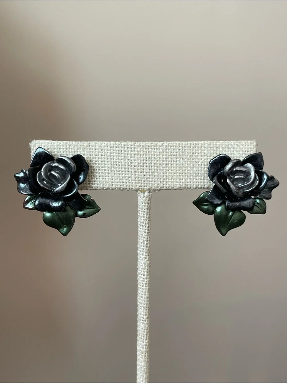 Vintage Style Dark Black - Grey Rose Stud Earrings